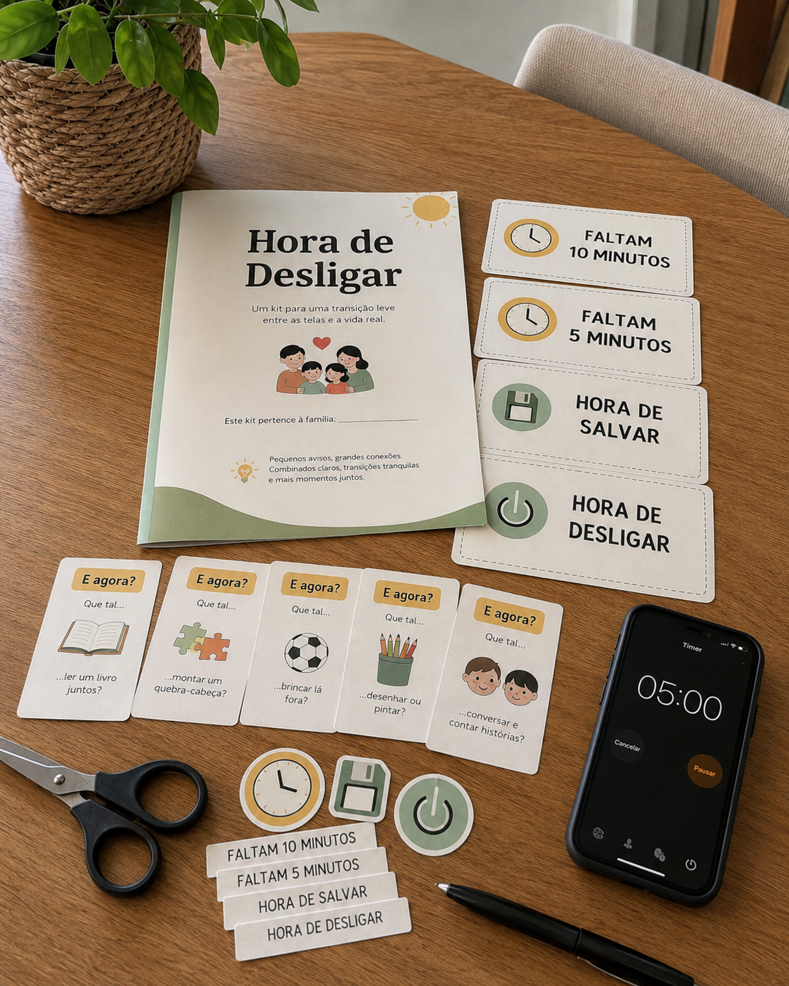 Kit Hora de Desligar completo sobre uma mesa de madeira, com cartões, atividades e celular